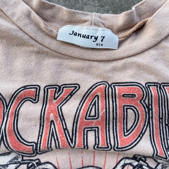 January 7 graphic t-shirt cream colored with side cut-outs, size M - Picture 3 of 3